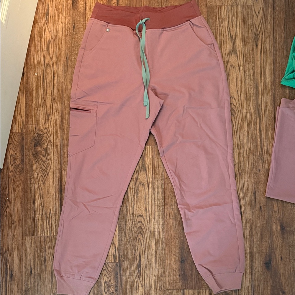 Figs Mauve Scrub Set with Teal Accents - Picture 4 of 5